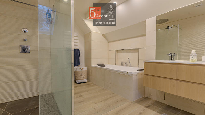 Maison - 400 m² - 8 pièces