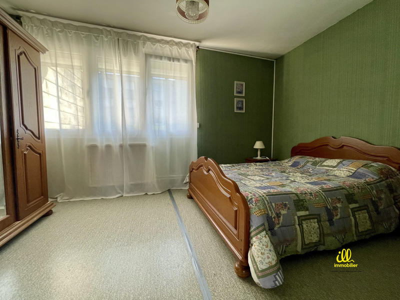 Maison - 99 m² - 5 pièces