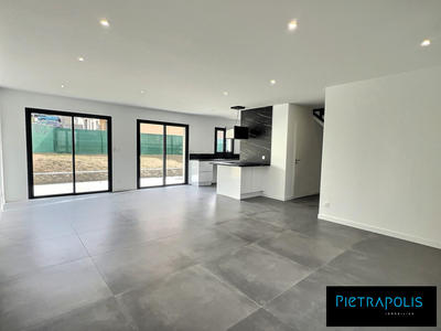 Maison - 98 m² - 4 pièces