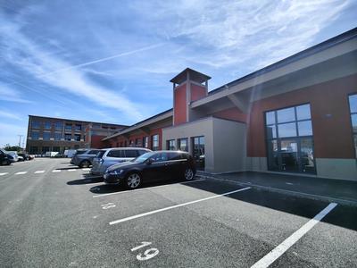 Local commercial - 261 m²