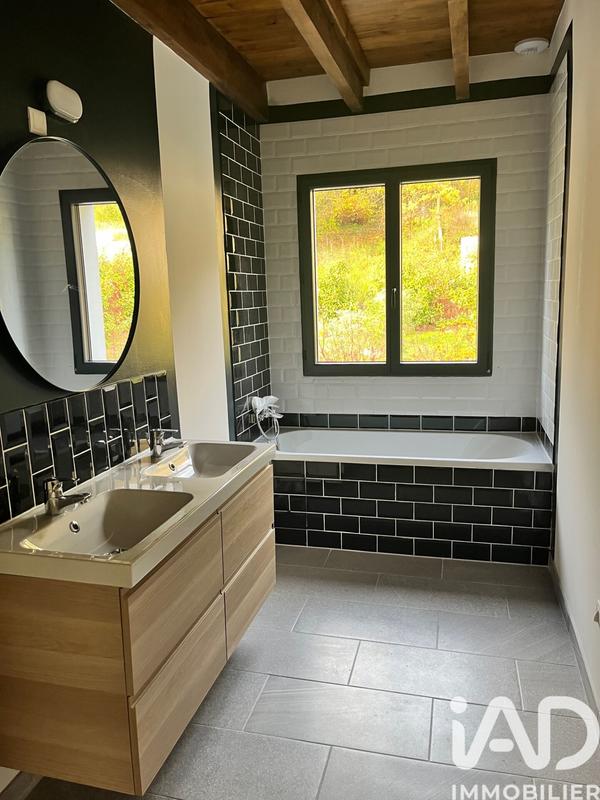 Maison - 170 m² - 8 pièces