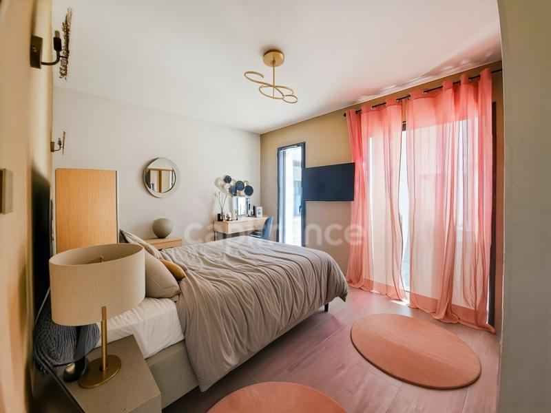 Maison - 225 m² - 7 pièces