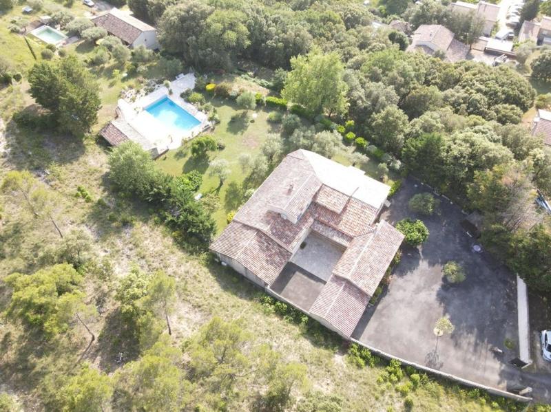 Maison - 220 m² - 10 pièces