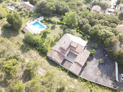 Maison - 220 m² - 10 pièces