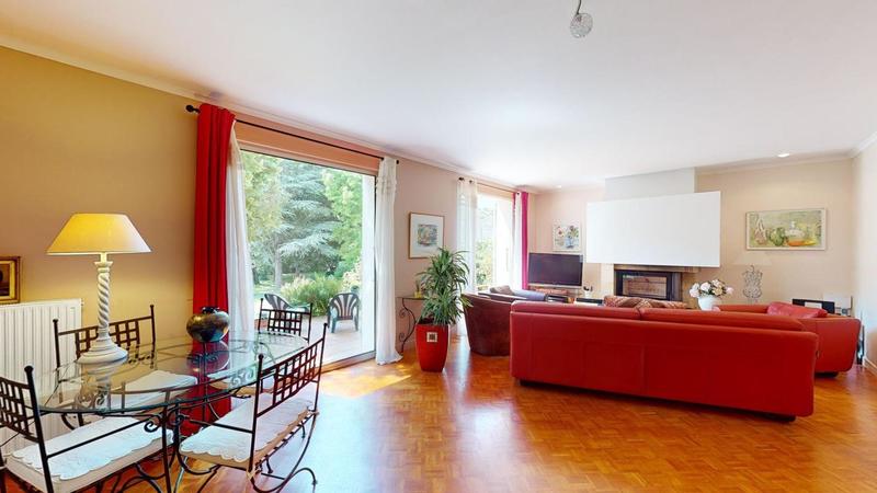 Maison - 247 m² - 9 pièces