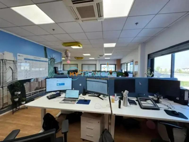 Entrepôt - 9 456 m²