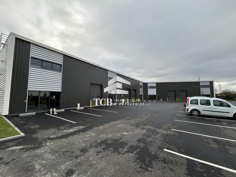 Local d'activités - 357 m²