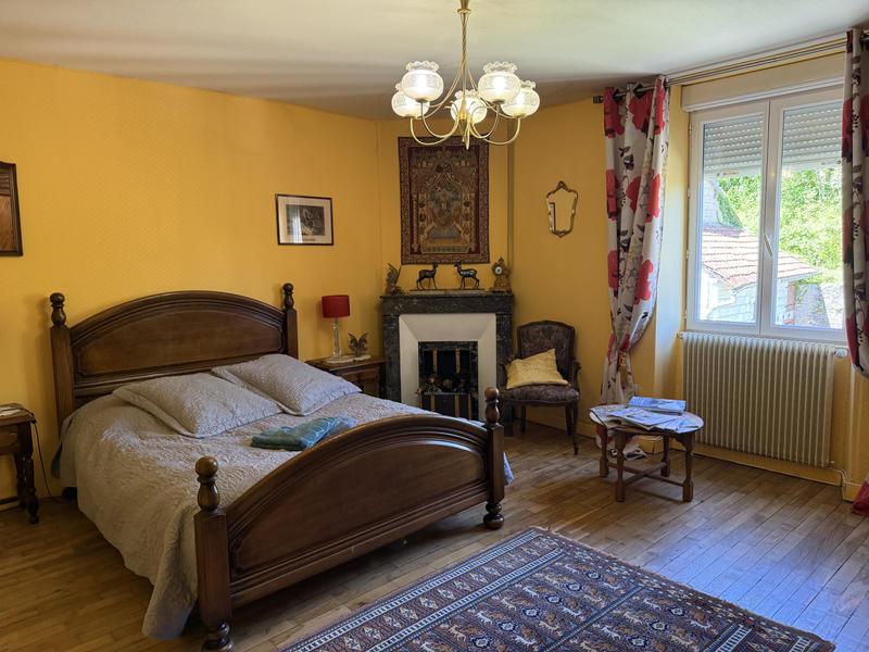 Maison - 235 m² - 8 pièces