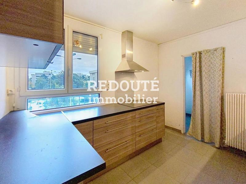 Appartement - 96 m² - 5 pièces