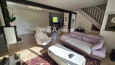 Maison - 97 m² - 5 pièces