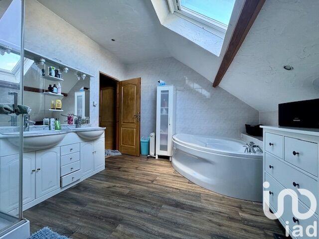 Maison - 280 m² - 11 pièces