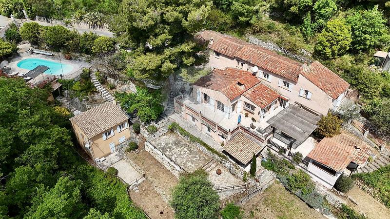 Propriété - 286 m² - 11 pièces