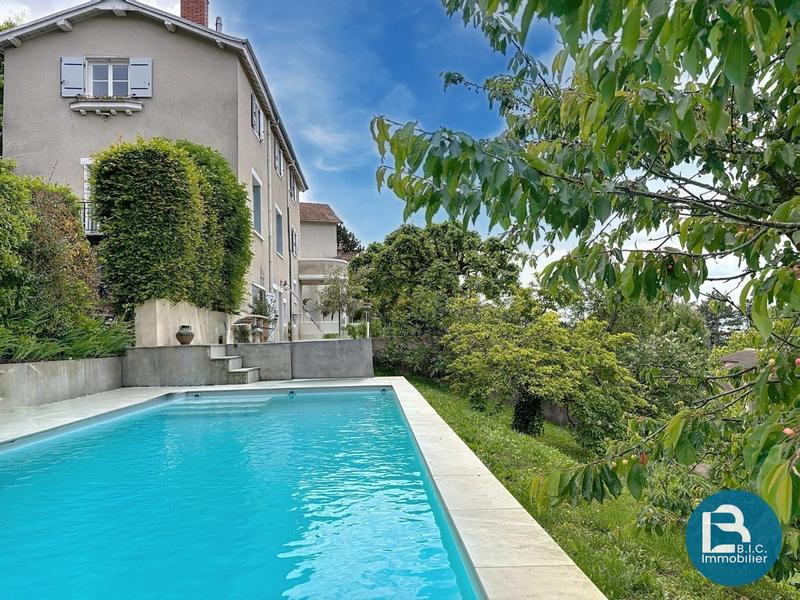 Maison ancienne - 217 m² - 6 pièces