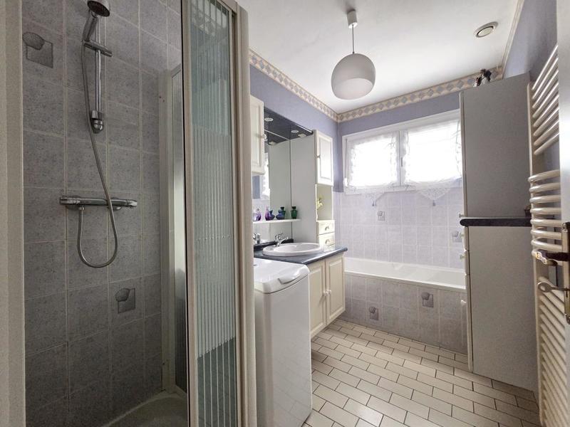 Pavillon - 141 m² - 7 pièces