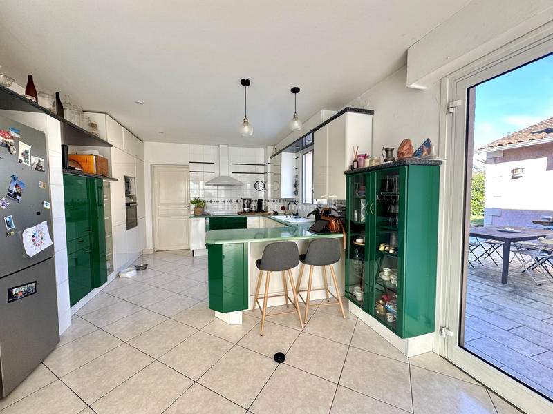 Maison - 235 m² - 7 pièces