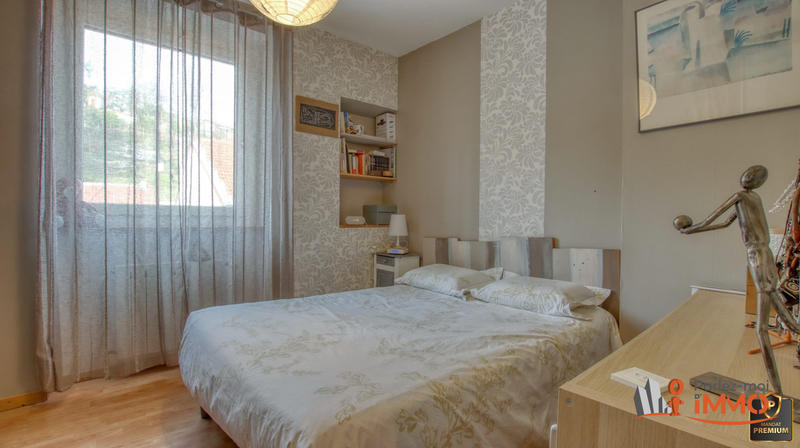 Appartement - 100 m² - 5 pièces