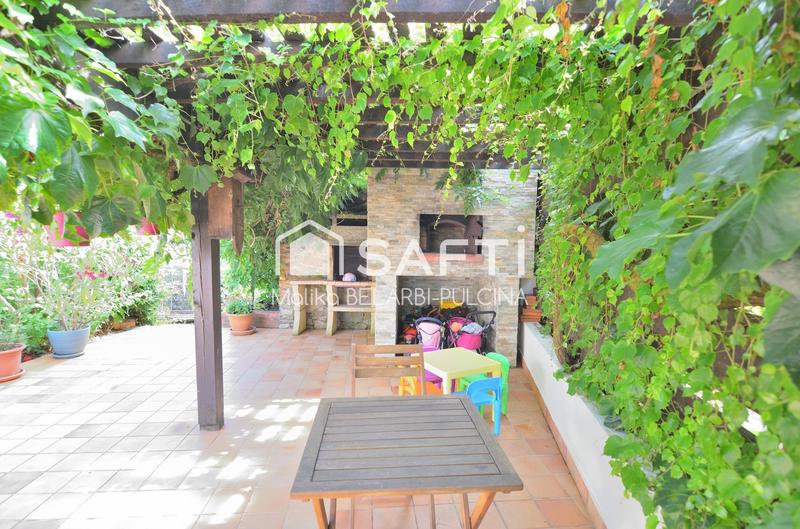 Maison - 231 m² - 13 pièces