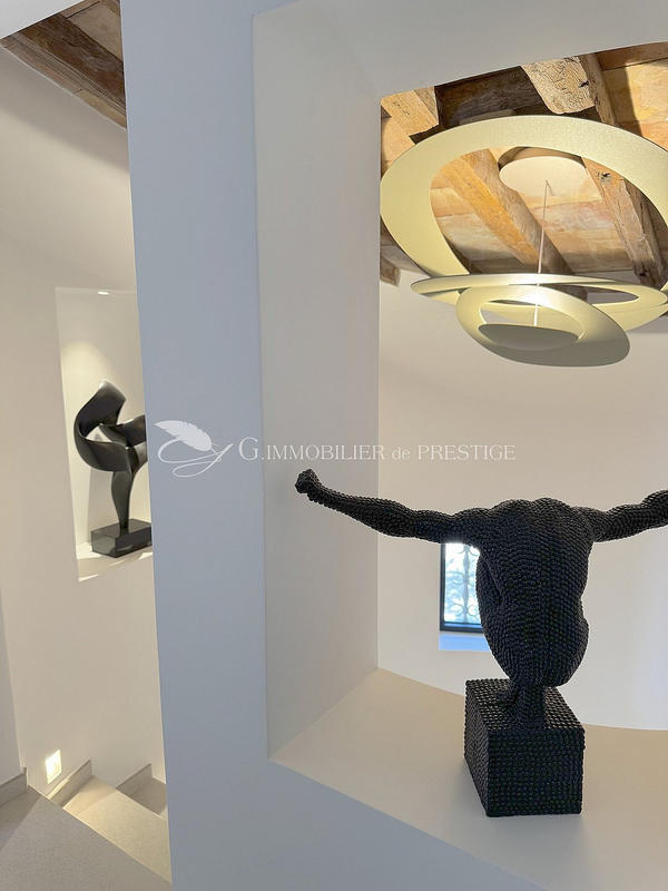 Propriété - 600 m² - 17 pièces