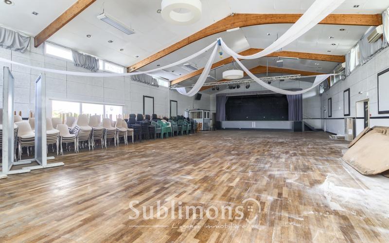 Local commercial - 1 140 m² - 14 pièces