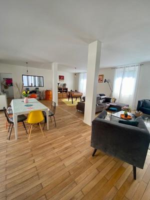 Maison - 300 m² - 7 pièces