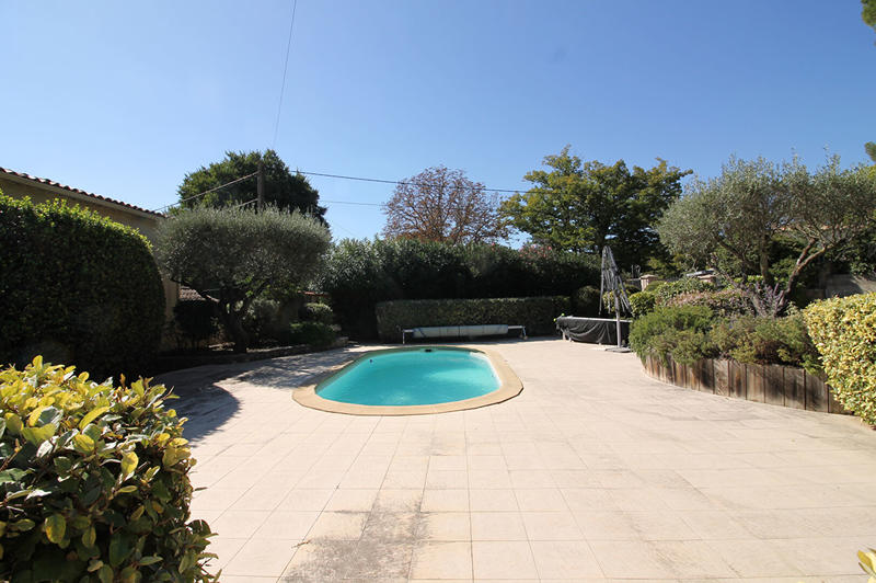 Maison - 201 m² - 7 pièces