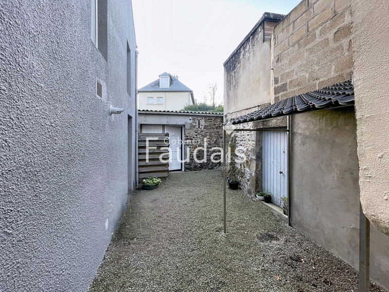 Maison - 140 m² - 8 pièces