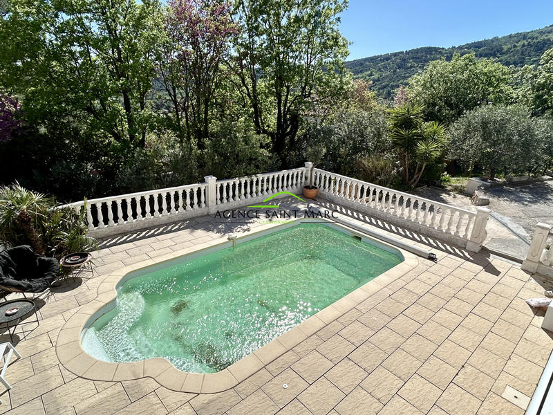 Maison - 102 m² - 4 pièces