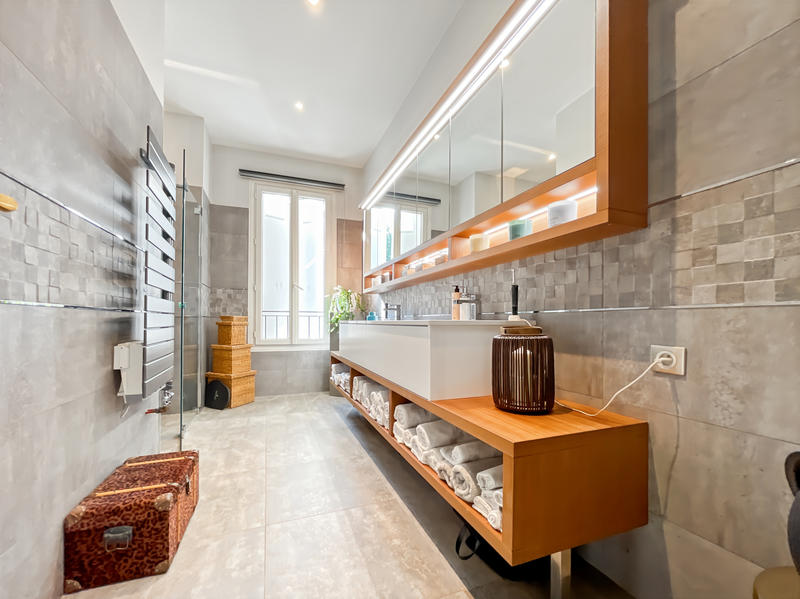 Maison - 215 m² - 8 pièces