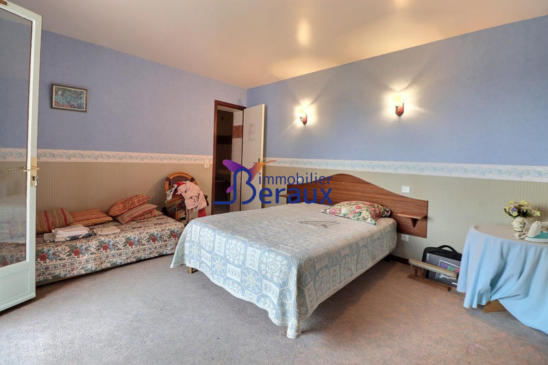 Maison - 302 m² - 10 pièces