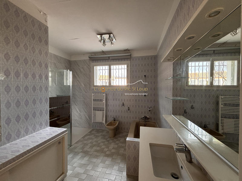 Appartement - 160 m² - 6 pièces