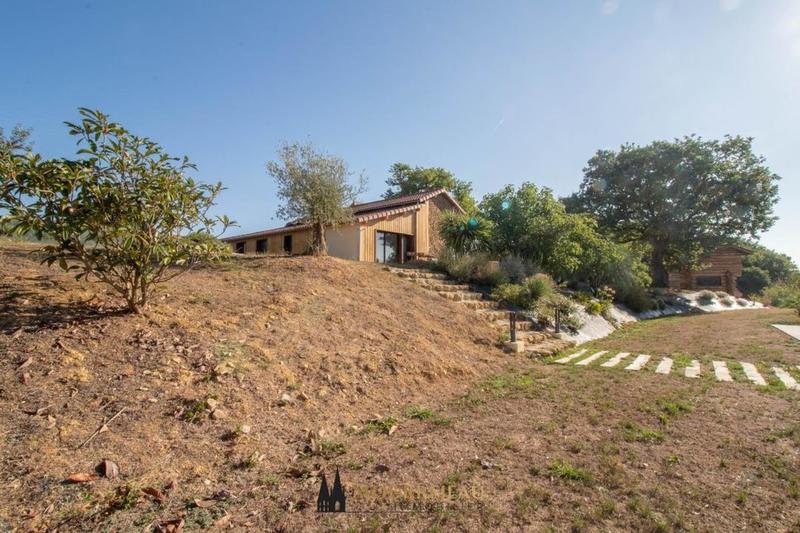 Propriété - 260 m² - 11 pièces