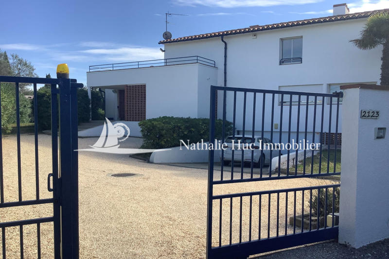 Maison - 256 m² - 7 pièces