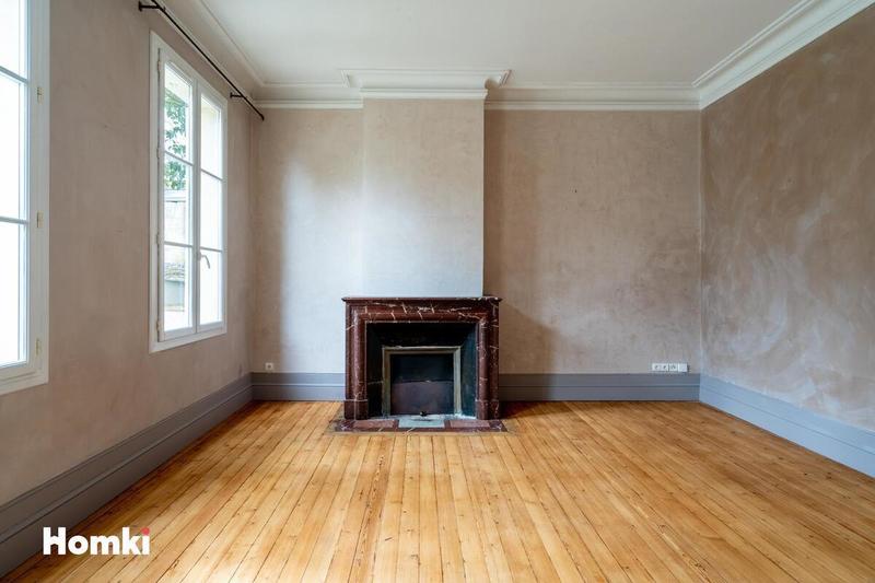 Maison - 270 m² - 8 pièces