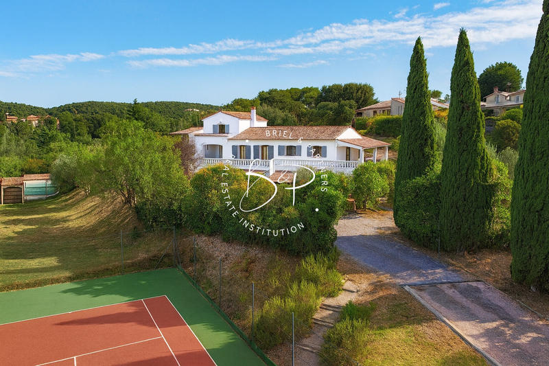 Maison - 293 m² - 11 pièces