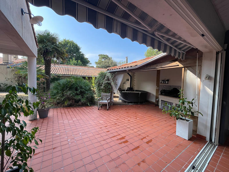 Maison - 220 m² - 12 pièces