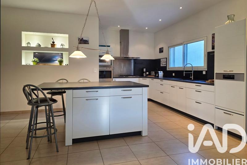 Maison - 348 m² - 12 pièces