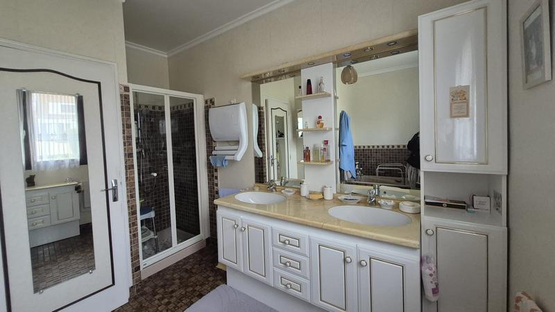 Maison traditionnelle - 178 m² - 7 pièces