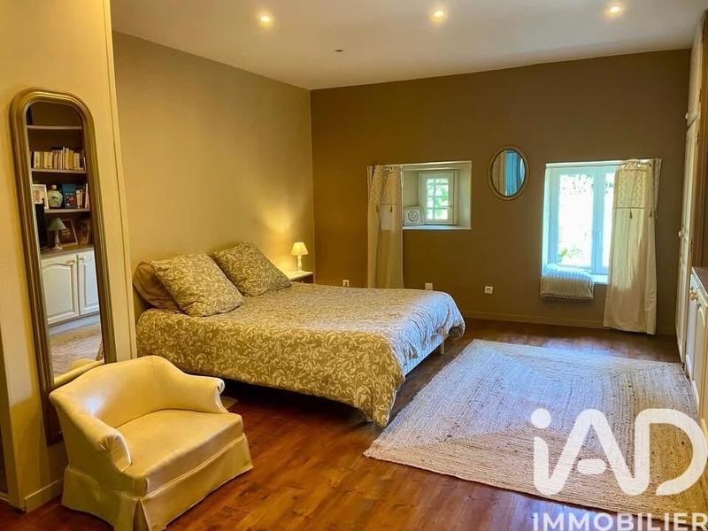 Maison - 210 m² - 7 pièces