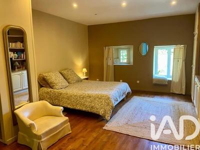 Maison - 210 m² - 7 pièces