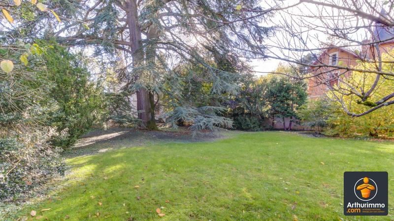 Maison - 180 m² - 9 pièces