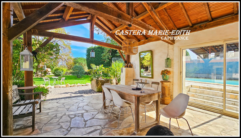 Maison - 232 m² - 8 pièces