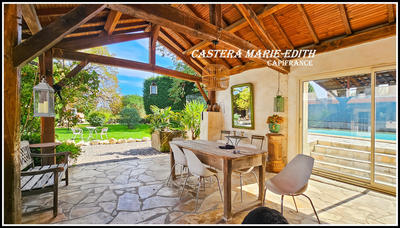 Maison - 232 m² - 8 pièces