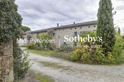 Maison - 393 m² - 10 pièces