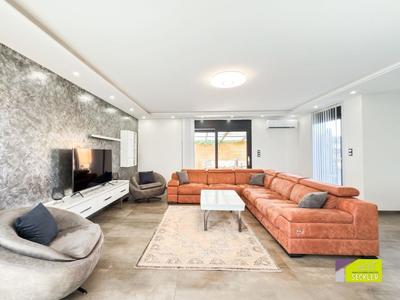 Maison traditionnelle - 143 m² - 5 pièces