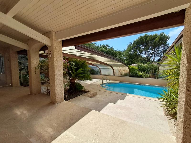 Villa - 200 m² - 6 pièces