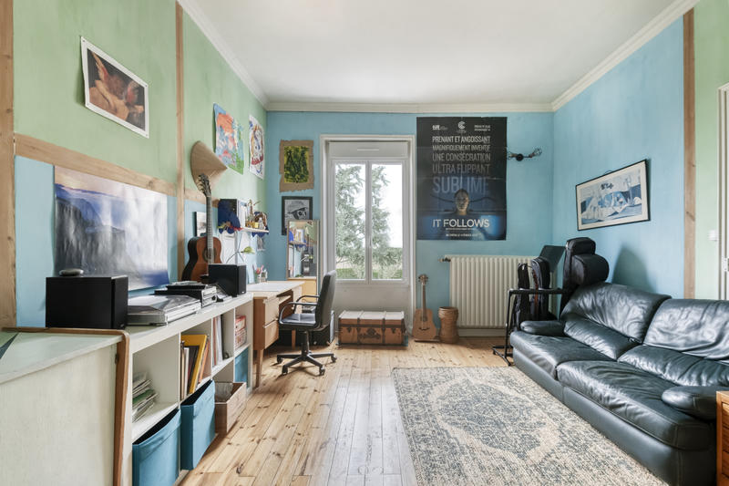 Maison - 233 m² - 9 pièces