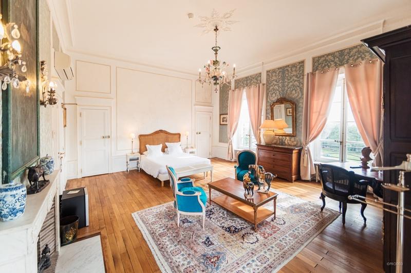 Propriété - 1 425 m² - 24 pièces