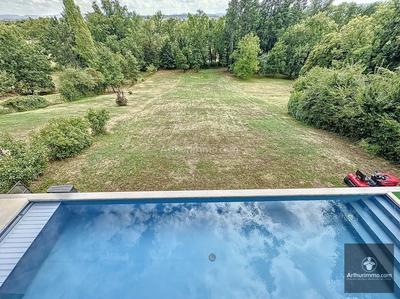 Maison - 260 m² - 6 pièces