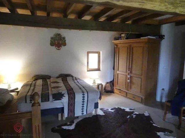 Propriété - 280 m² - 10 pièces