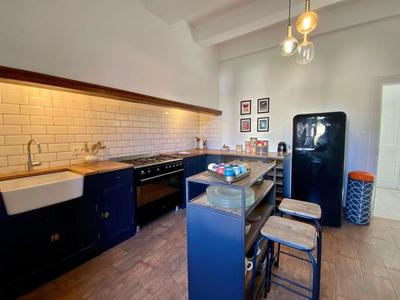 Maison - 220 m² - 6 pièces